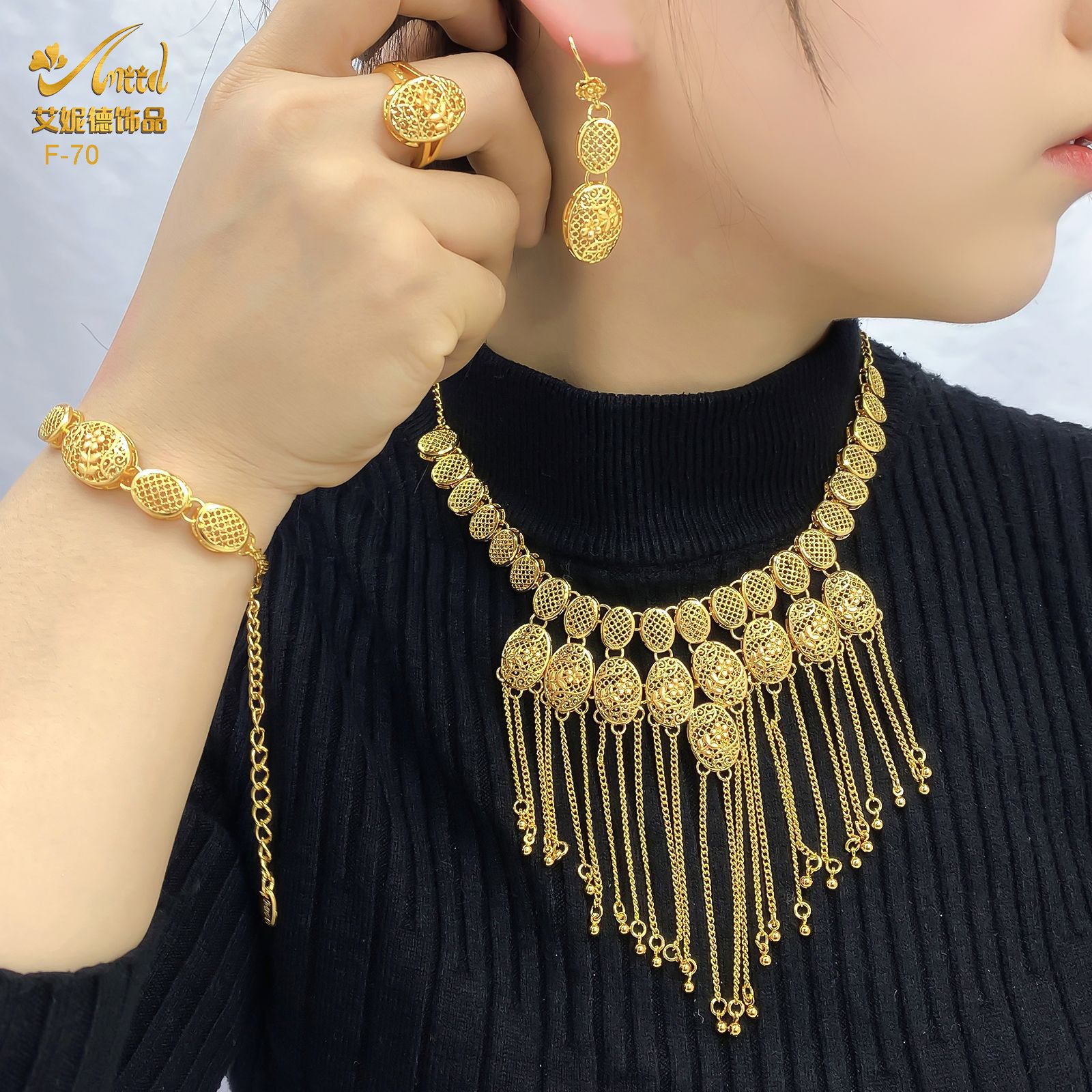 Set da 4 pezzi con nappe a cuo - Coordinates Bracelet recensione e prezzo