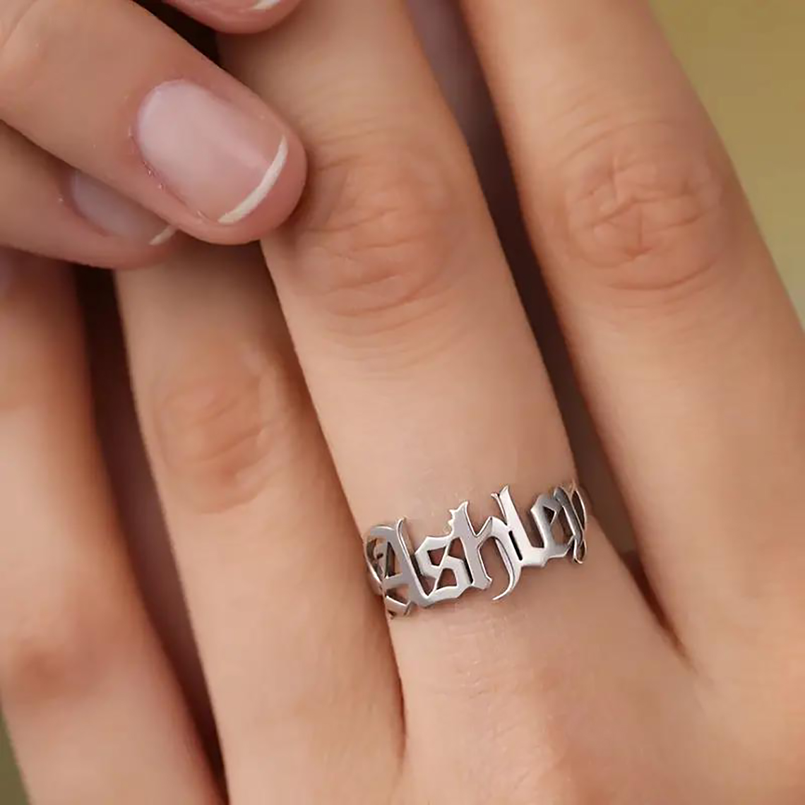 Anello in oro personalizzato A - Initial Ring Custom recensione e prezzo